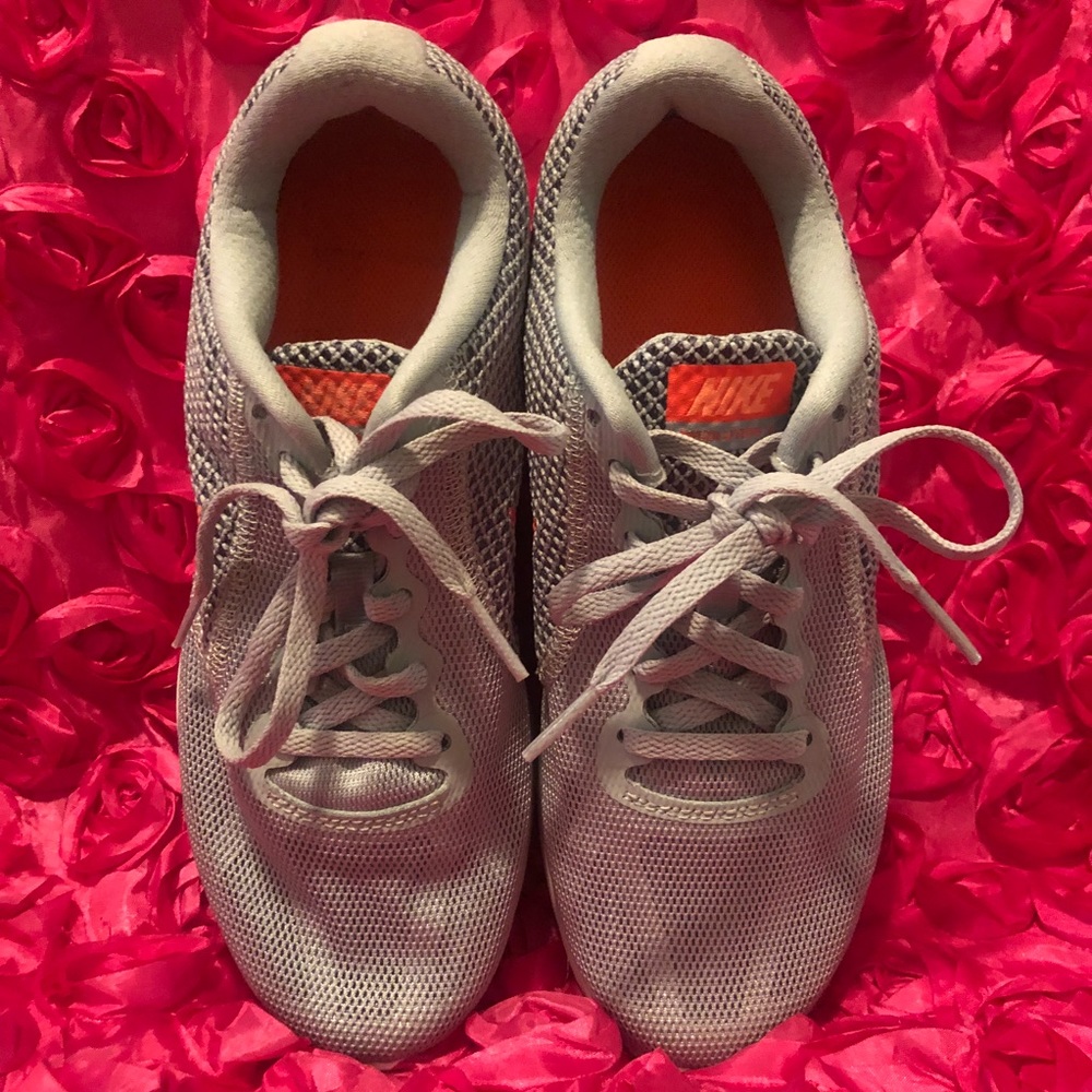 NIKE WOMENS REVOLUTION 3 RUNNING SHOE - Picture 4 of 7